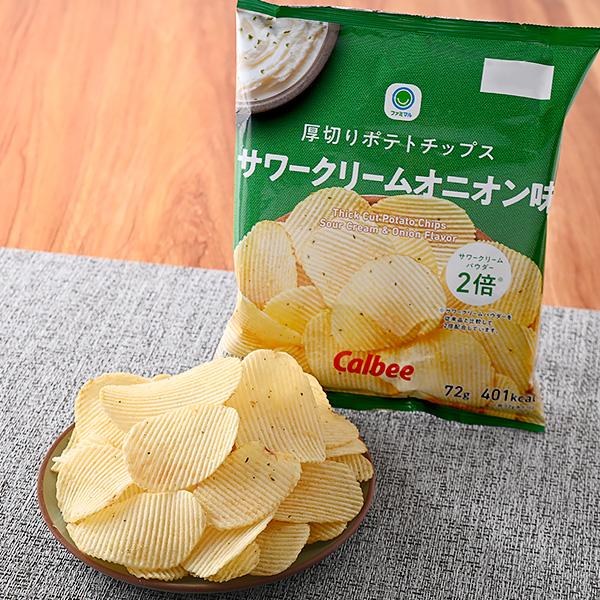 厚切りポテトチップスサワークリームオニオン味 菓子 156円（税込168円） ファミリーマート FamilyMart