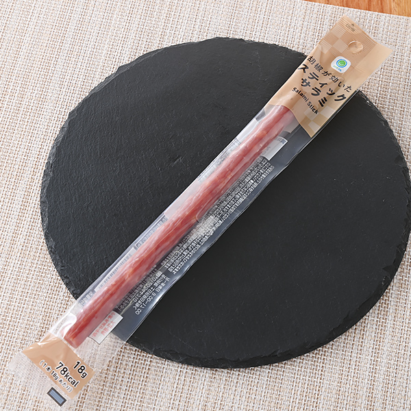 胡椒が効いたスティックサラミ