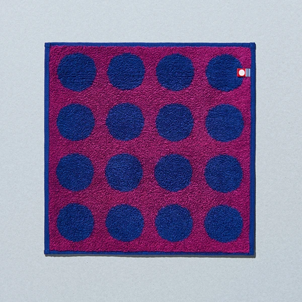 今治タオルハンカチ ドット/ボルドー・ネイビー 日用品 635円（税込698円） ファミリーマート FamilyMart