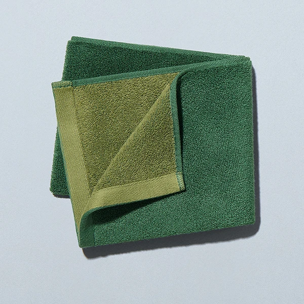 やわらかいフェイスタオル 抹茶・よもぎリバーシブル 日用品 990円（税込1,089円） ファミリーマート FamilyMart